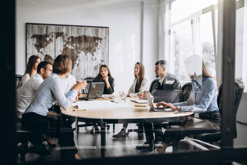 Formation collective en anglais du business en présentiel au Havre, Caen et Rouen, orientée communication professionnelle et performance internationale. 